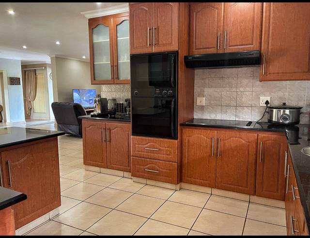 4 BEDROOM HOUSE FOR SALE IN THREE RIVERS EAST